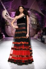 Model walk the ramp for JJ Valaya bridal show in Delhi on 23rd July 2013 (16).jpg